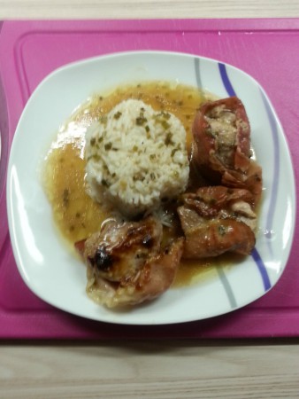 Schweinsmedaillons im Speckmantel mit Reis