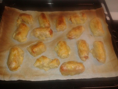 Würstel im Blätterteig