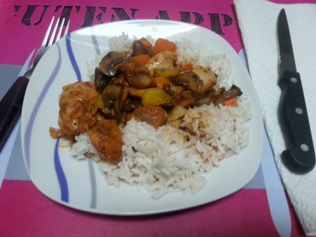 Hühnerfleisch mit Reis und Gemüse