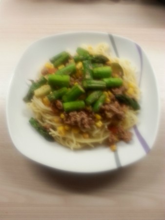 Spaghetti Bolognese mit Spargel